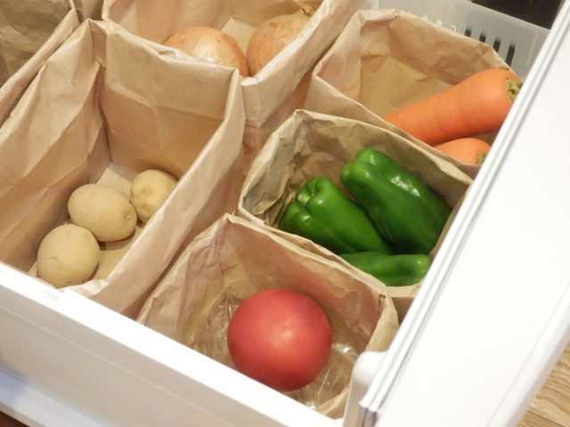 片づけのプロおすすめ100均 セリアの紙袋 ガゼットバッグ を使った野菜室収納をご紹介 整理収納手帖